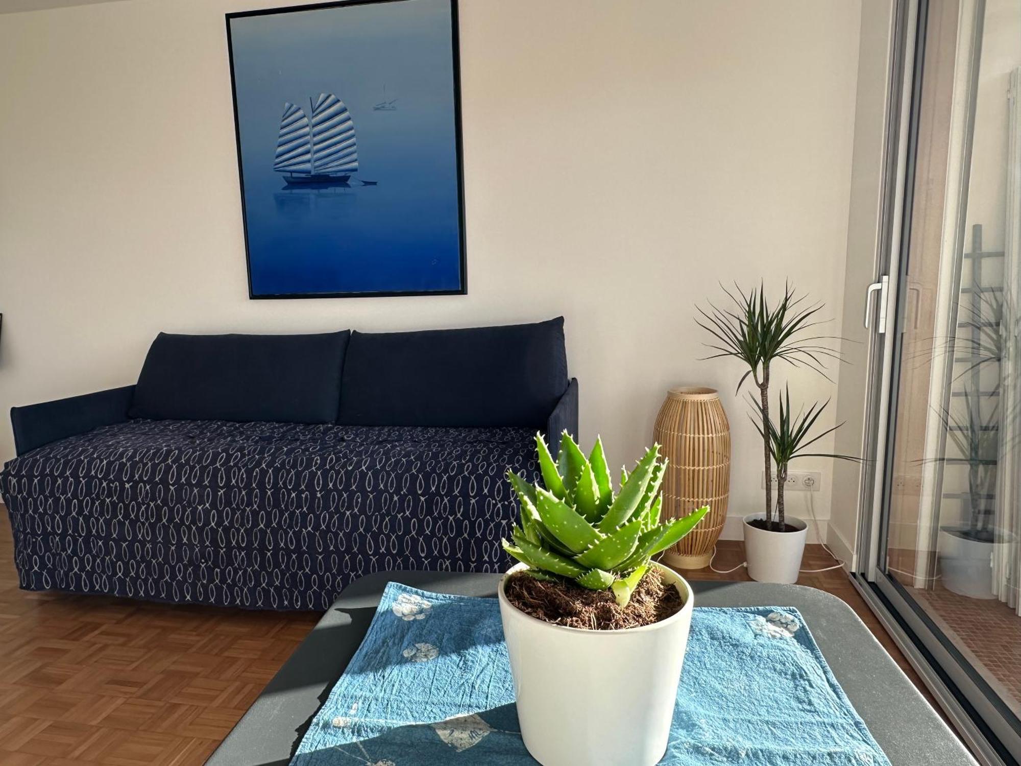 Mobility Lease- Sunny With Large Balcony, Park View At 15 Apartment Paris