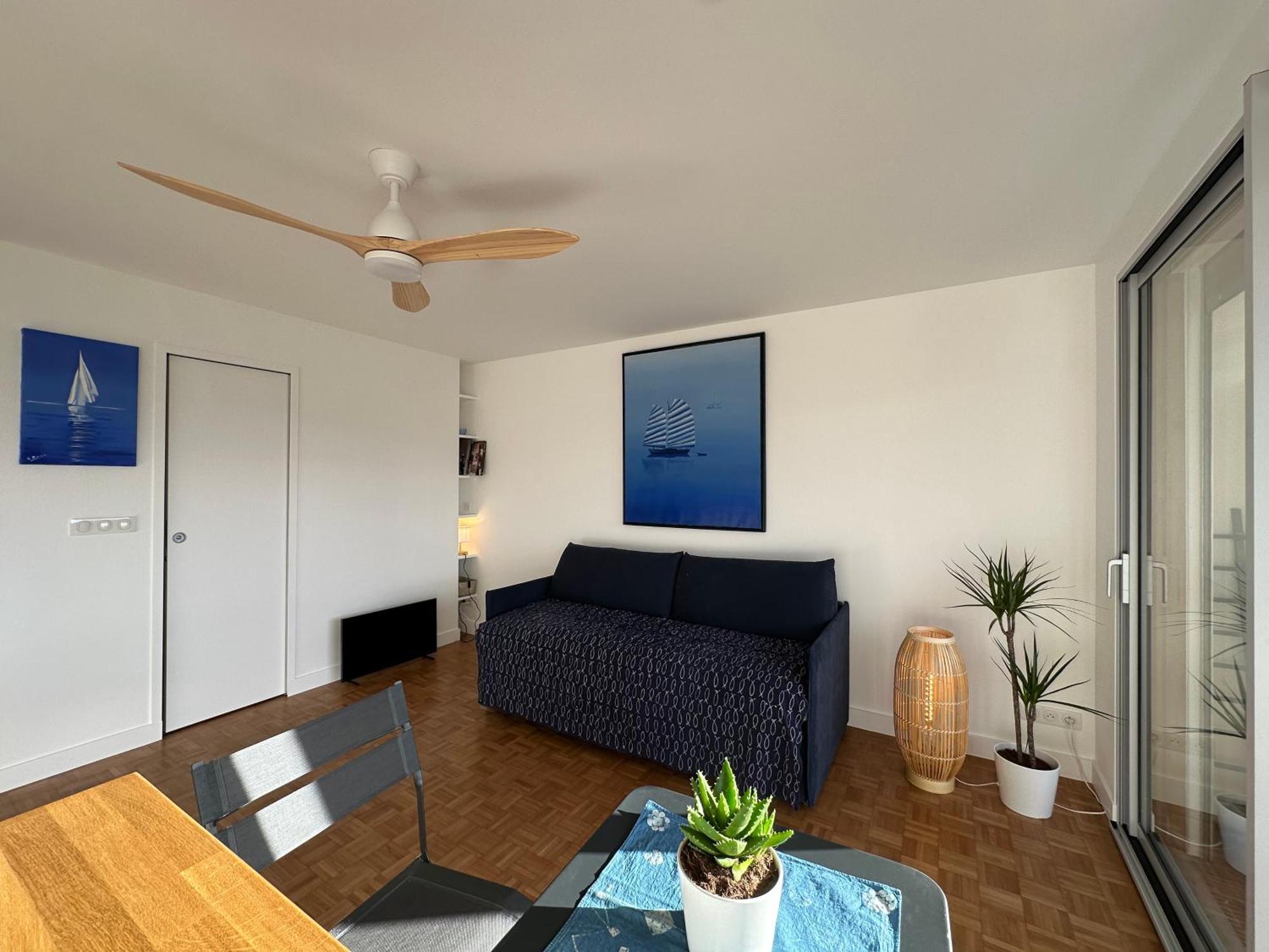 Mobility Lease- Sunny With Large Balcony, Park View At 15 *