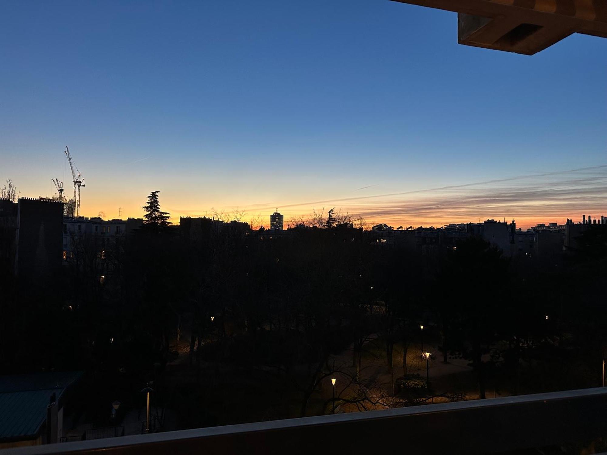 Mobility Lease- Sunny With Large Balcony, Park View At 15 Paris