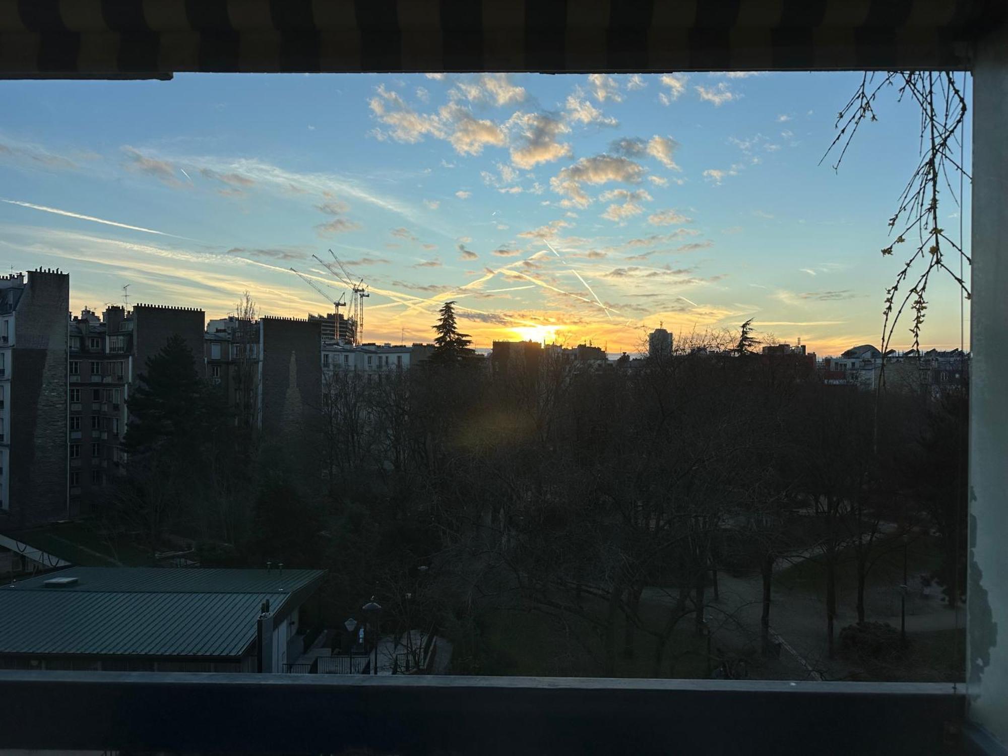 Apartment Mobility Lease- Sunny With Large Balcony, Park View At 15 Paris