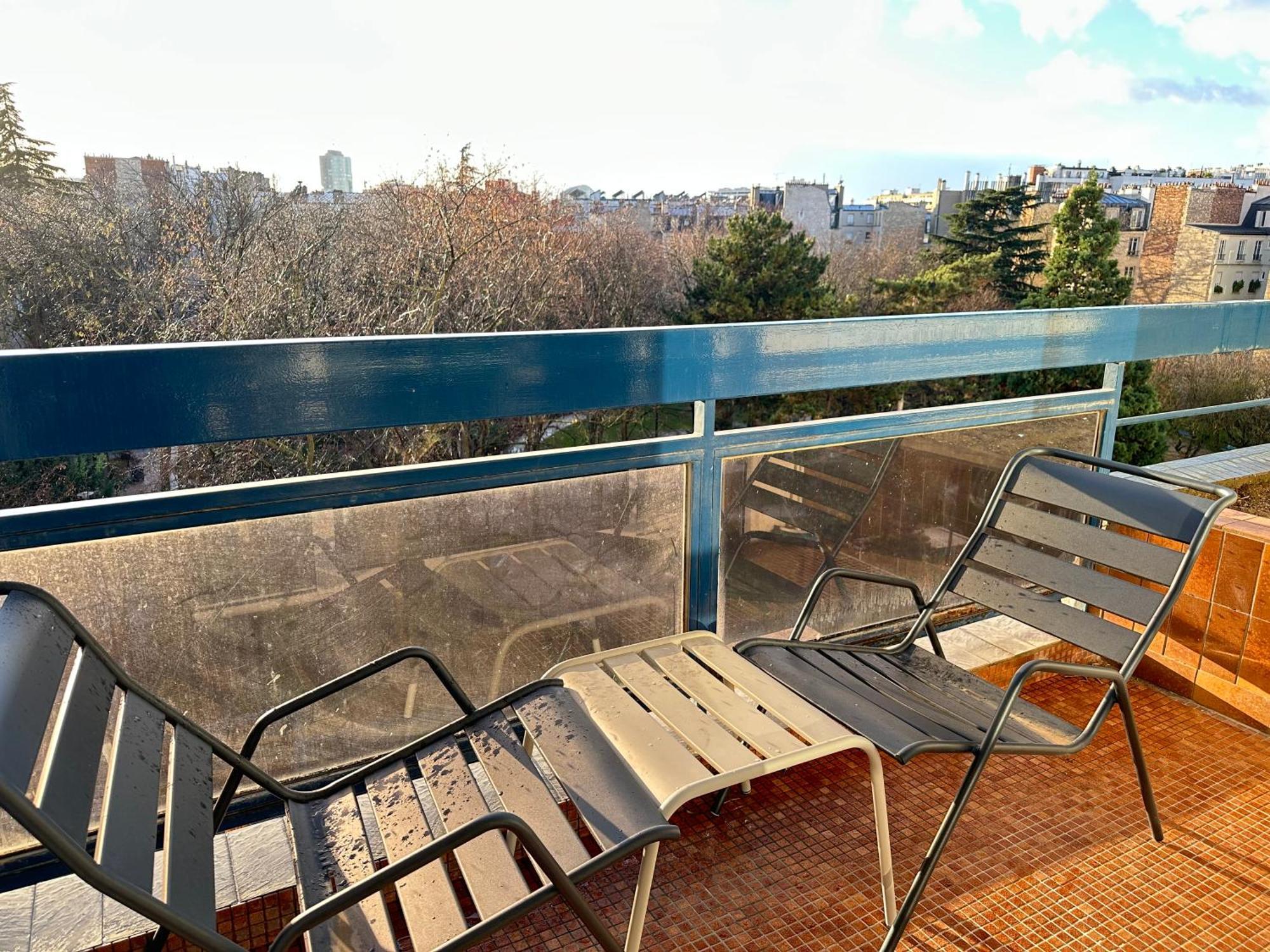 Mobility Lease- Sunny With Large Balcony, Park View At 15 Apartment