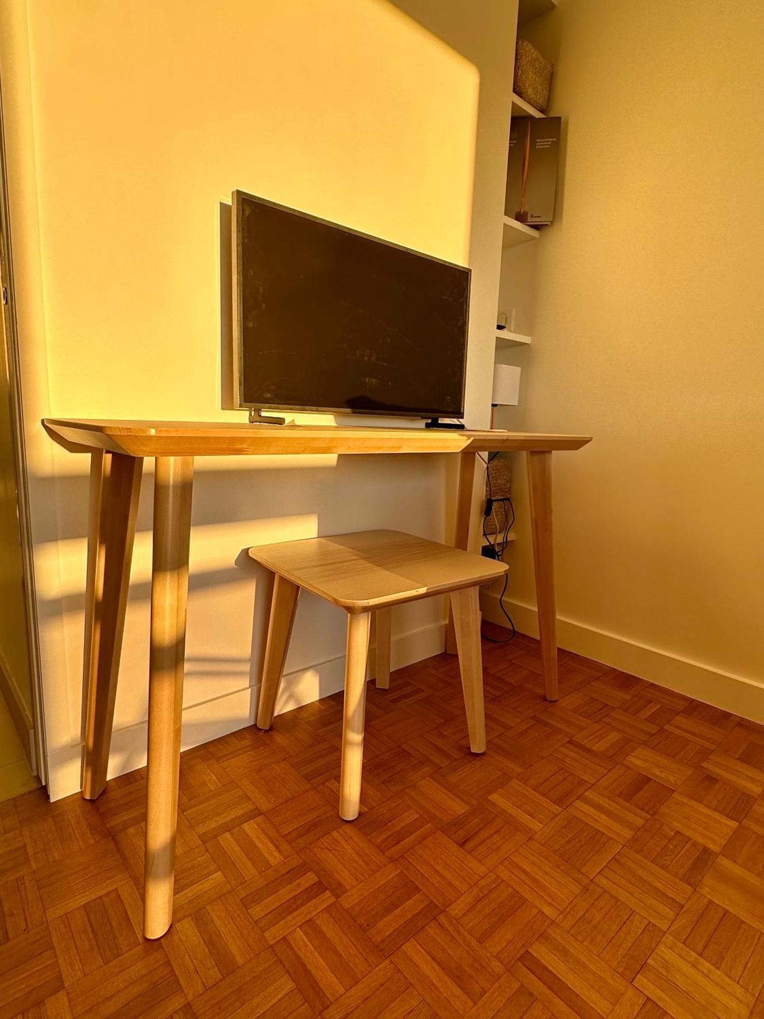 Apartment Mobility Lease- Sunny With Large Balcony, Park View At 15 *