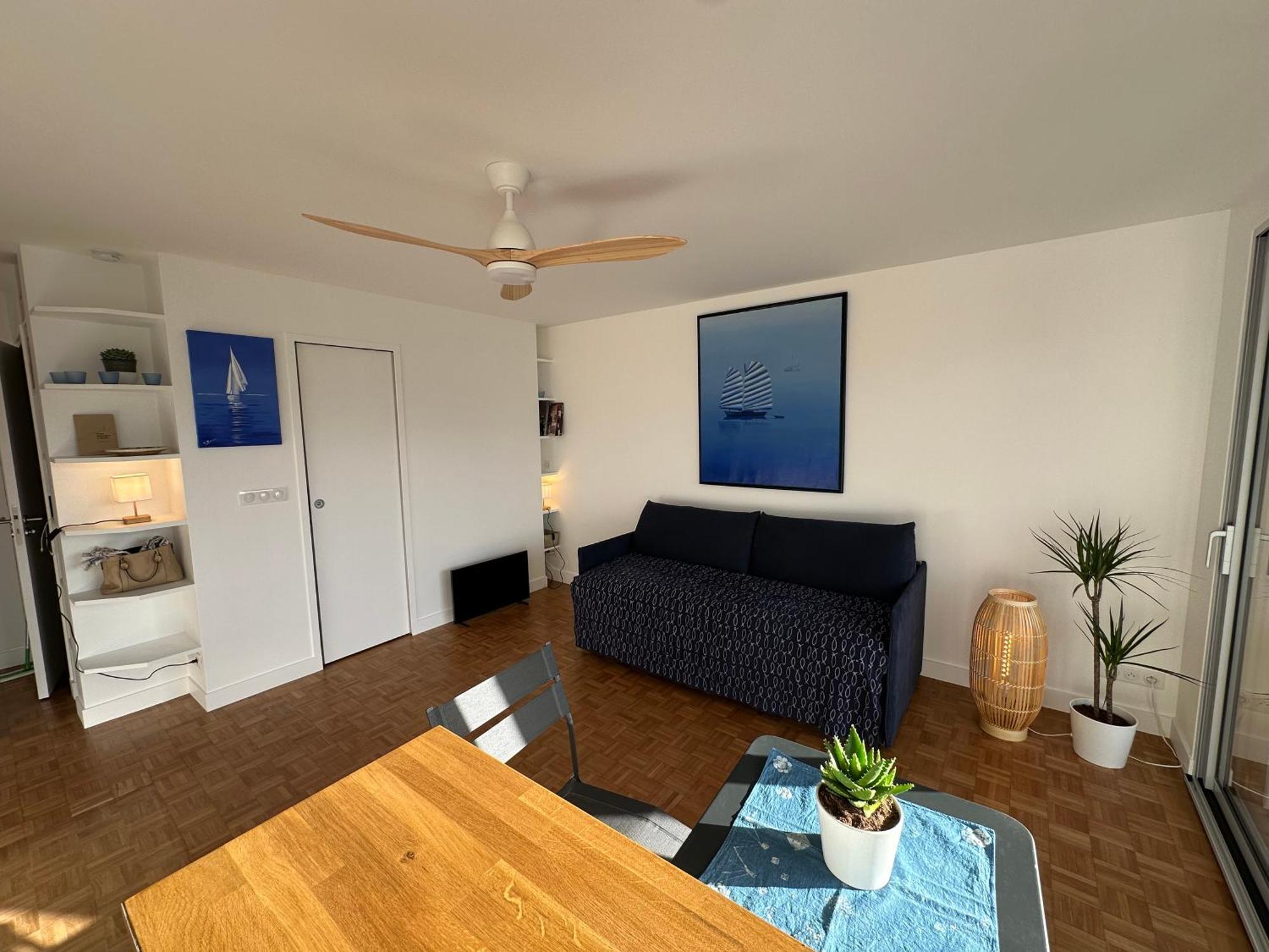 Mobility Lease- Sunny With Large Balcony, Park View At 15 Paris