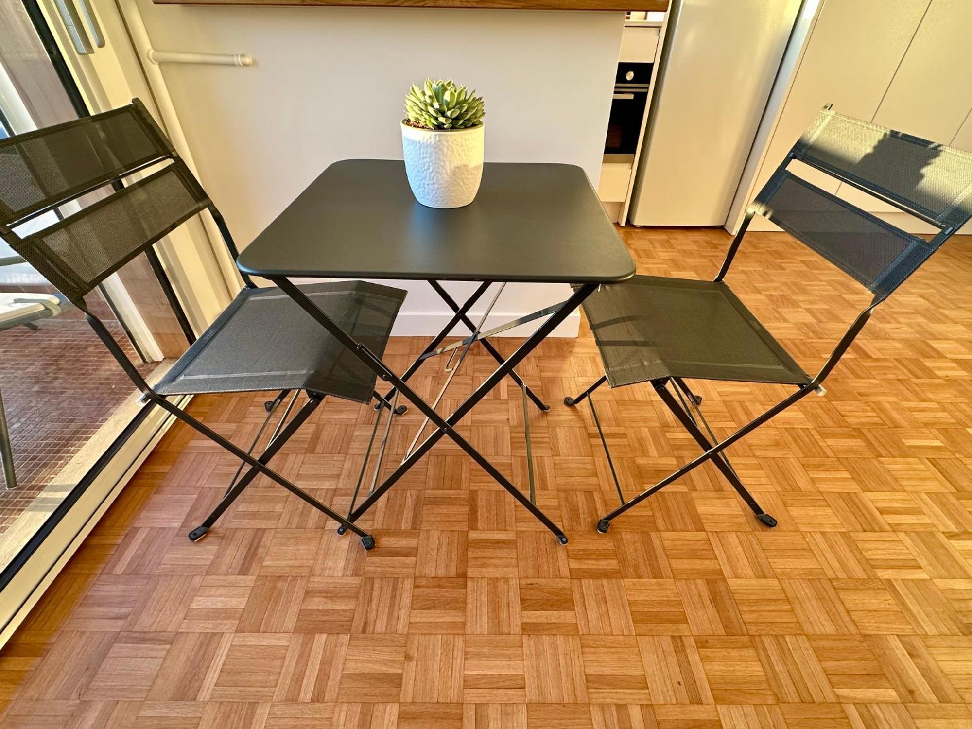 Apartment Mobility Lease- Sunny With Large Balcony, Park View At 15