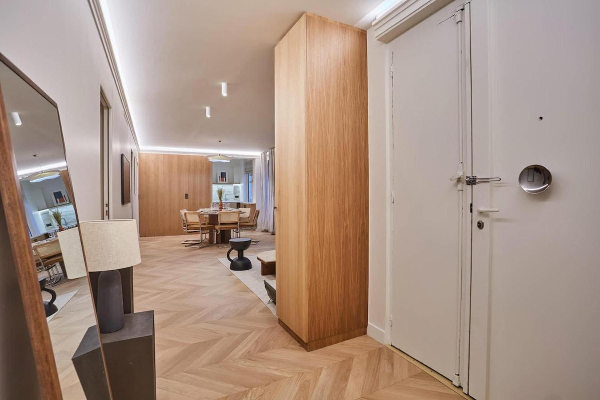 Superb Ac Center Of Le Marais