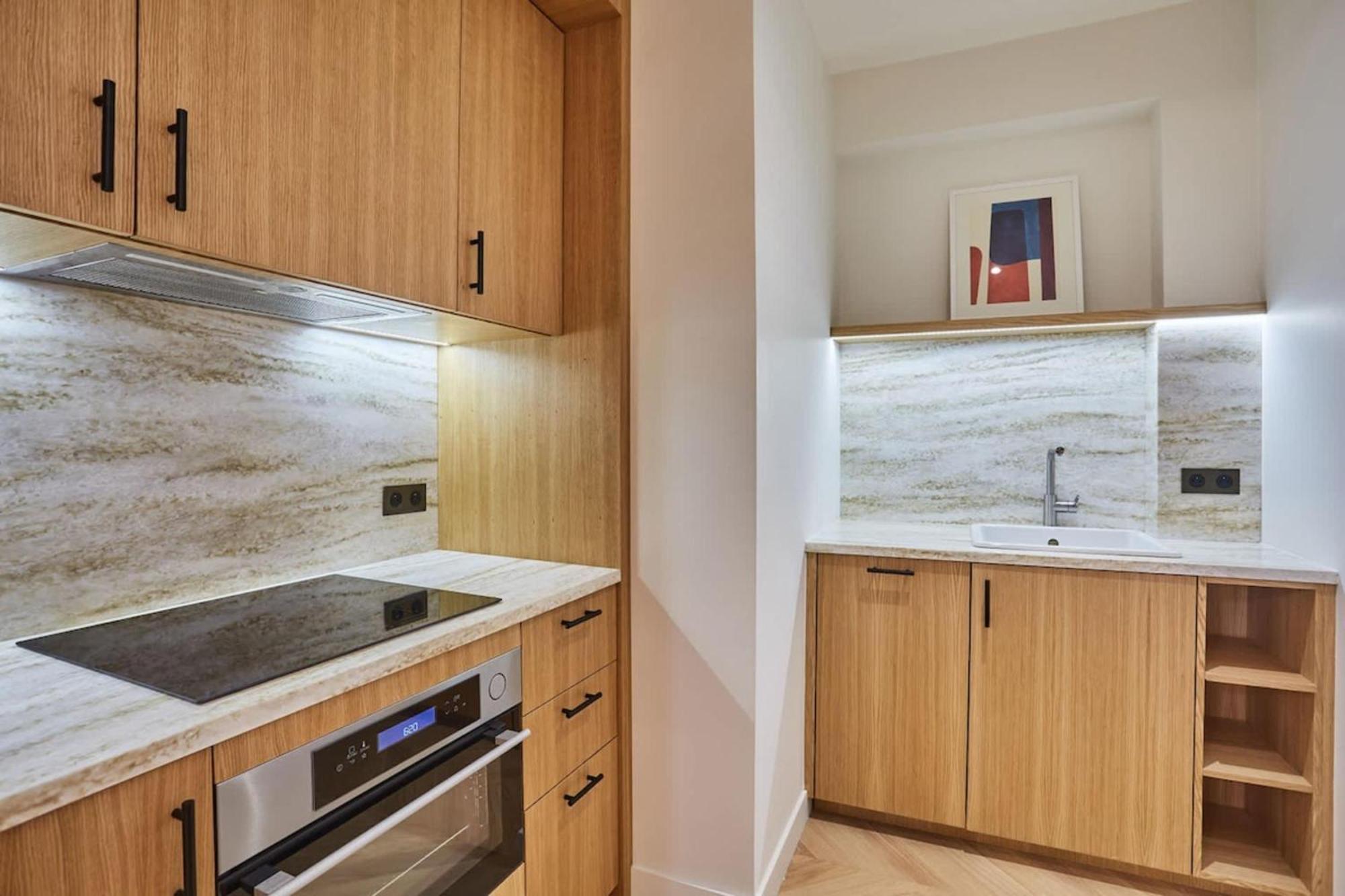 Superb Ac Center Of Le Marais