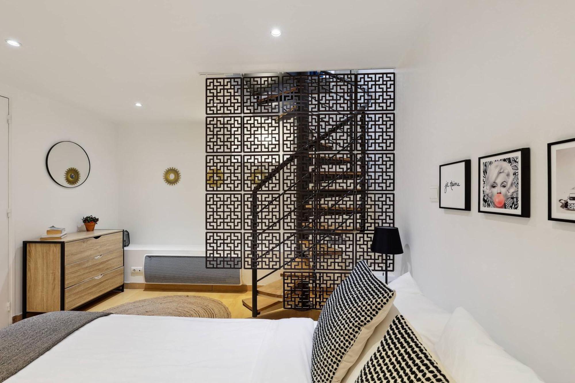 Chic Modern Duplex Adjacent To Musee D'orsay & Rodin Museum Apartment