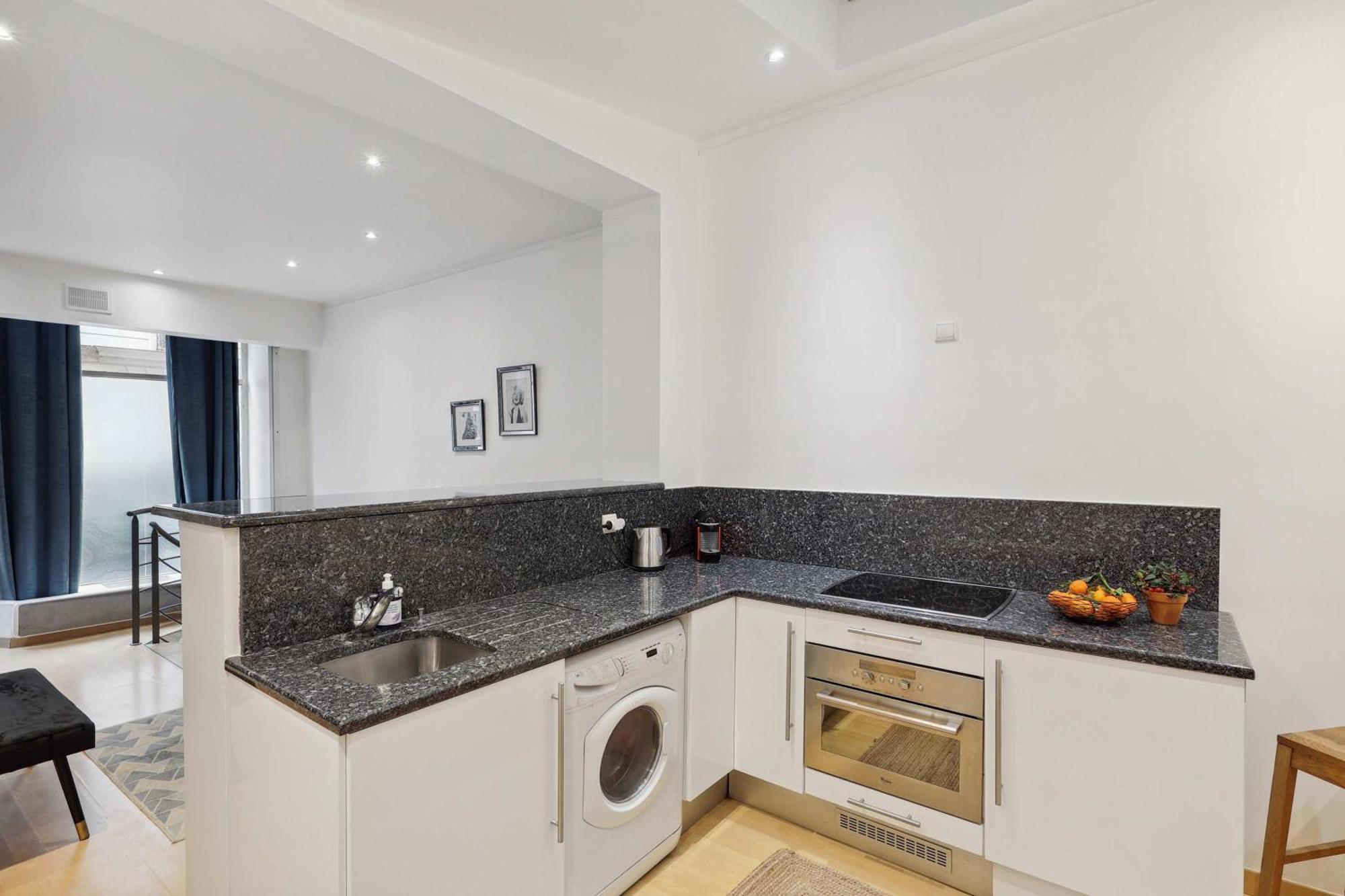 Chic Modern Duplex Adjacent To Musee D'orsay & Rodin Museum Apartment
