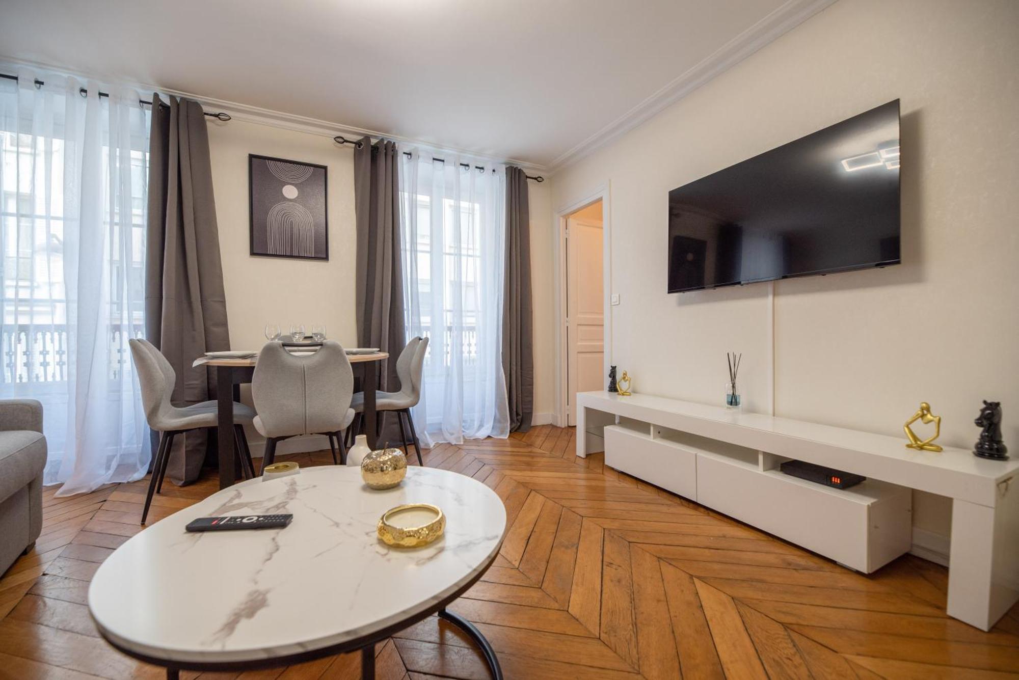 Apartment Cia - Rue Du Colisee, Near Champs Elysees