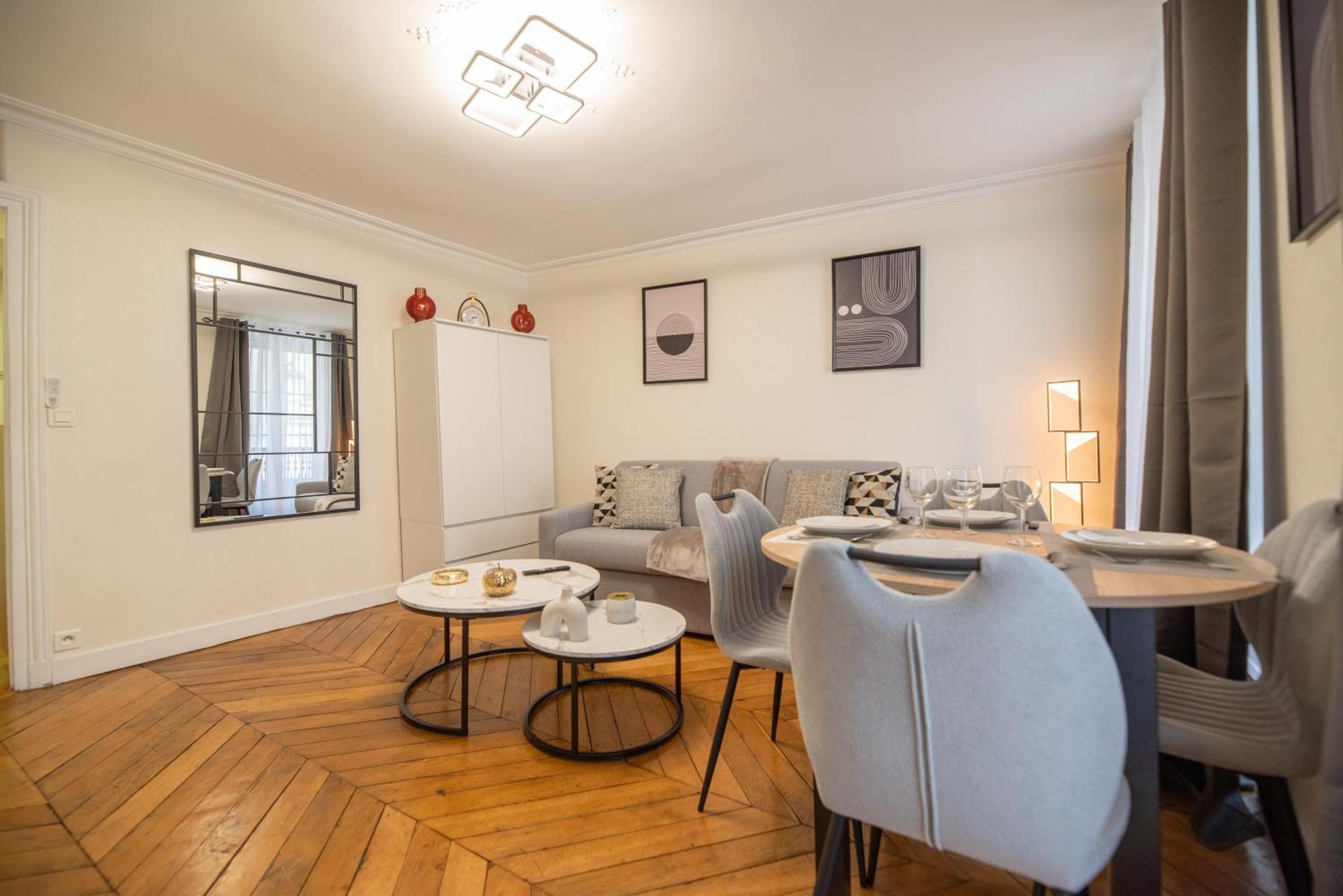 Apartment Cia - Rue Du Colisee, Near Champs Elysees