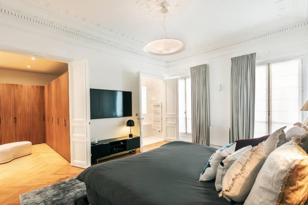 Luxury High End In The Heart Of Apartment