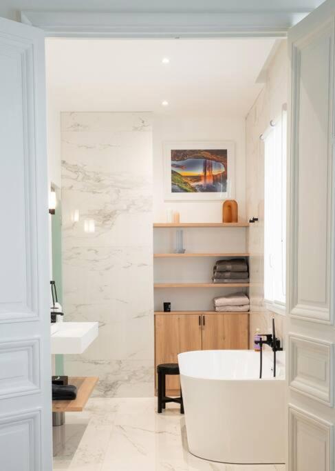 Luxury High End In The Heart Of Apartment *