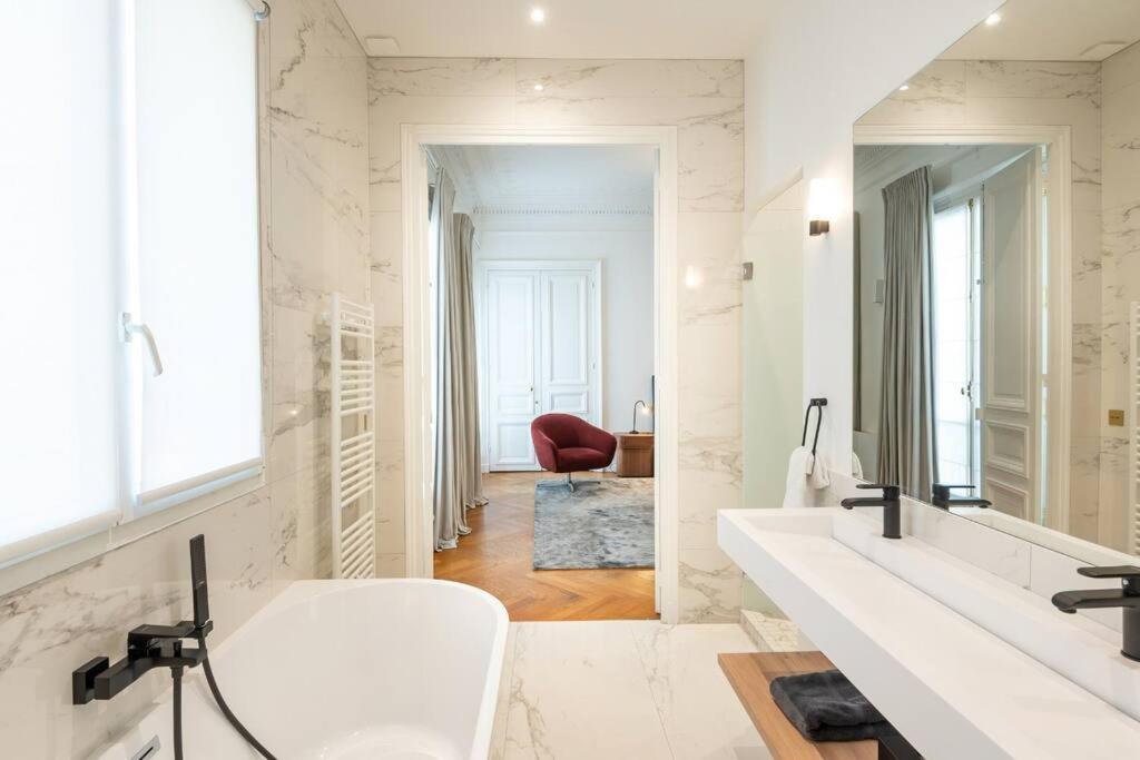 Luxury High End In The Heart Of Apartment