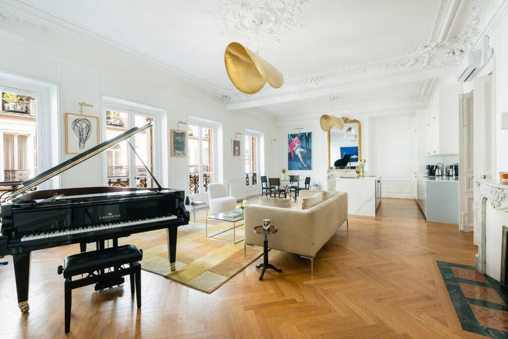 Luxury High End In The Heart Of Apartment Paris