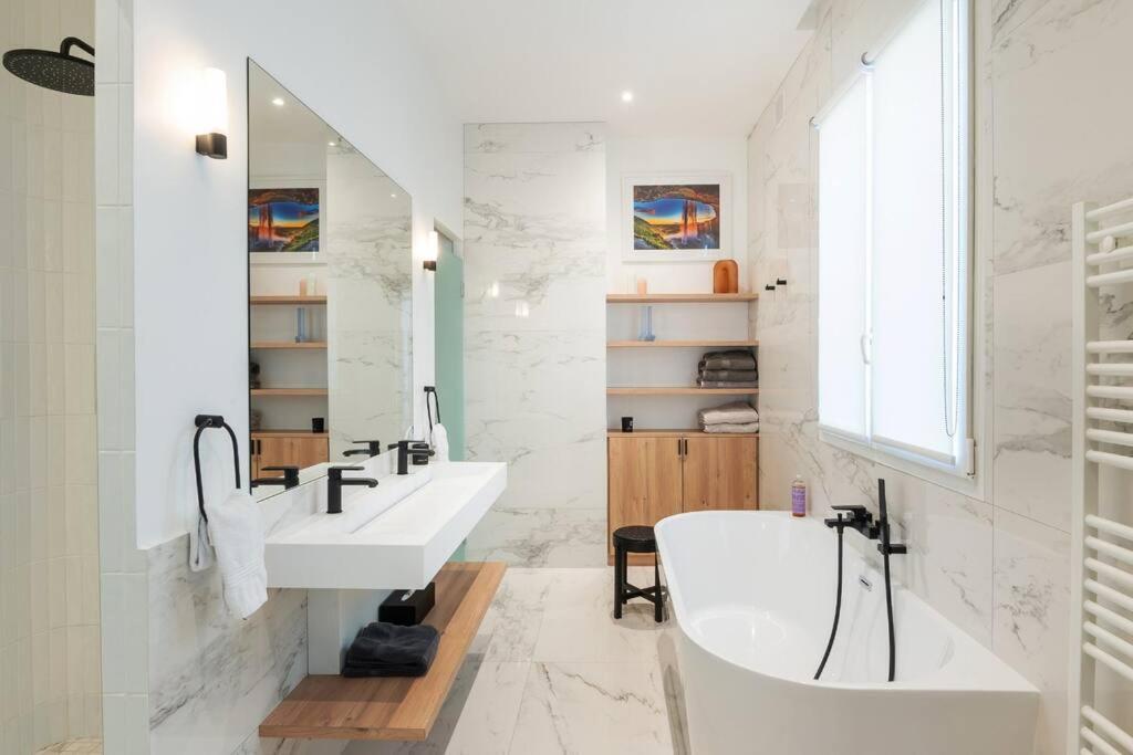Luxury High End In The Heart Of Apartment