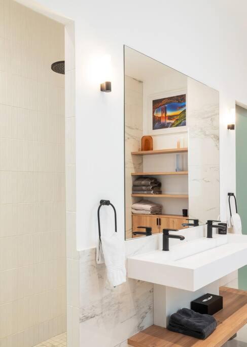 Luxury High End In The Heart Of Apartment *