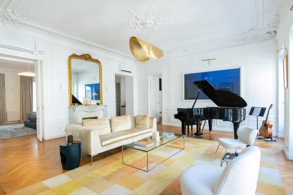 Luxury High End In The Heart Of Paris
