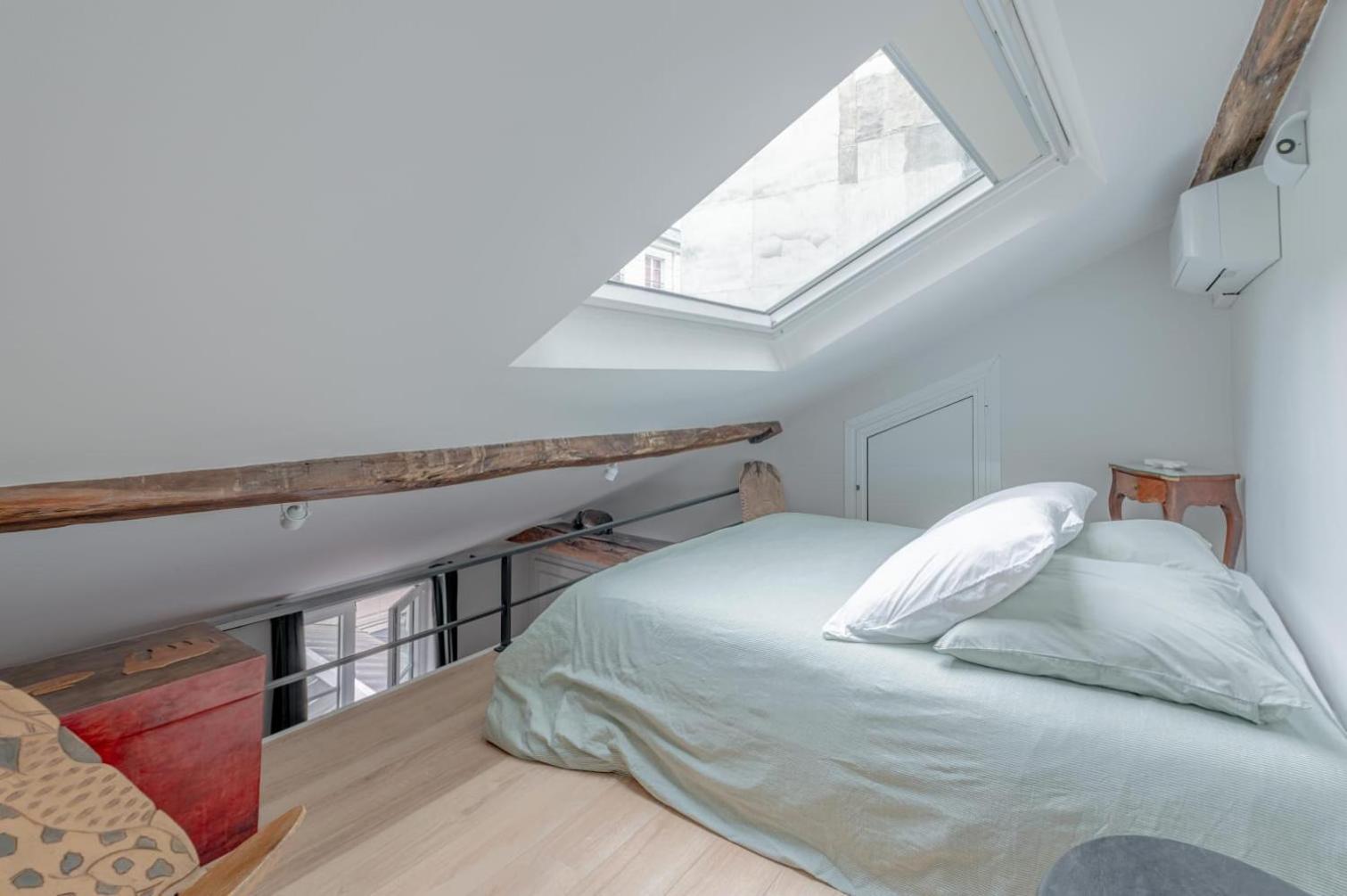 Skylight Loft By Suitehomeparis Paris
