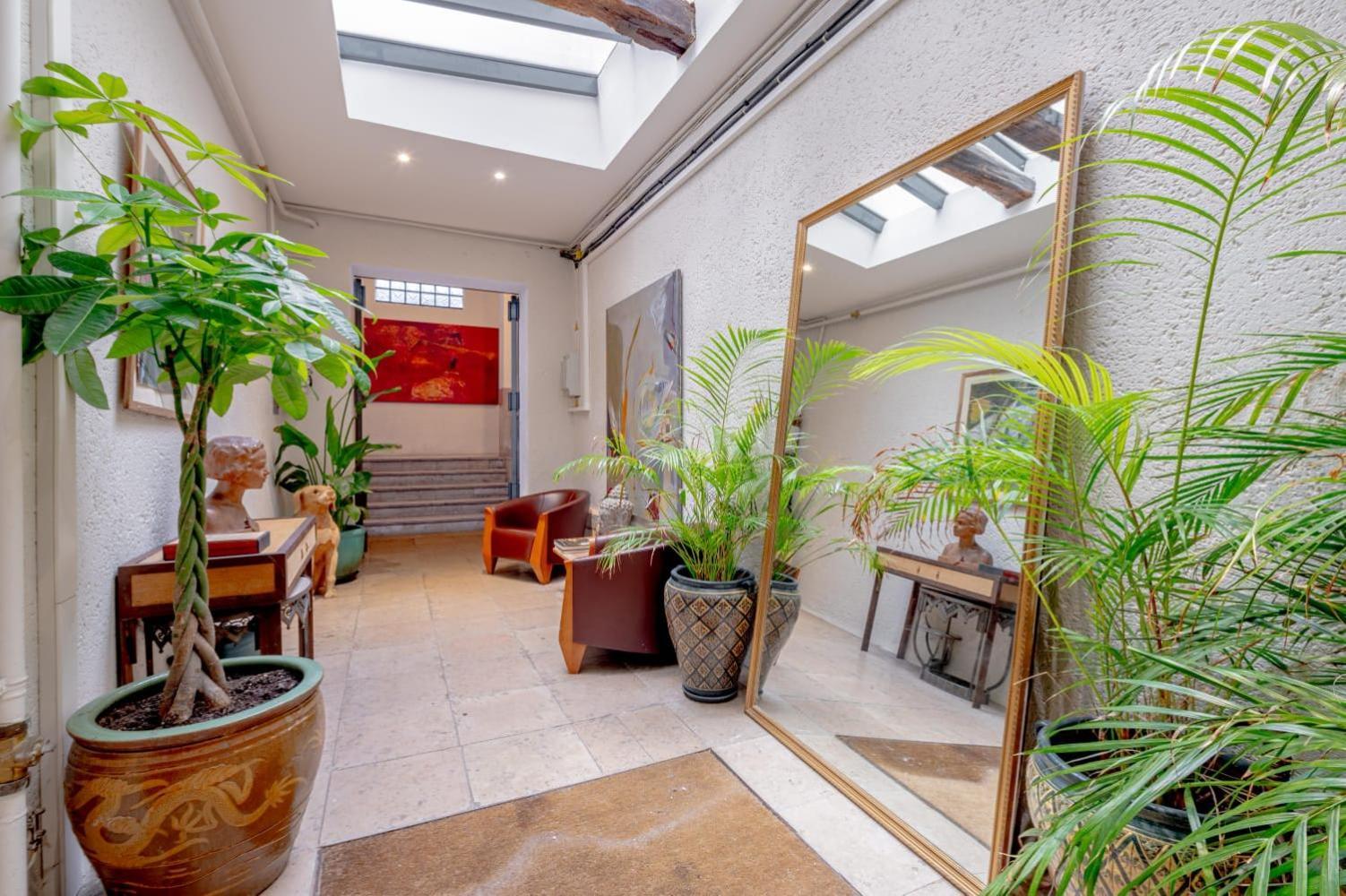 Apartment Skylight Loft By Suitehomeparis Paris