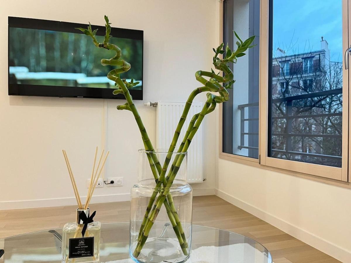 Apartment Seemingly Spacious Modern & Bright Chic *