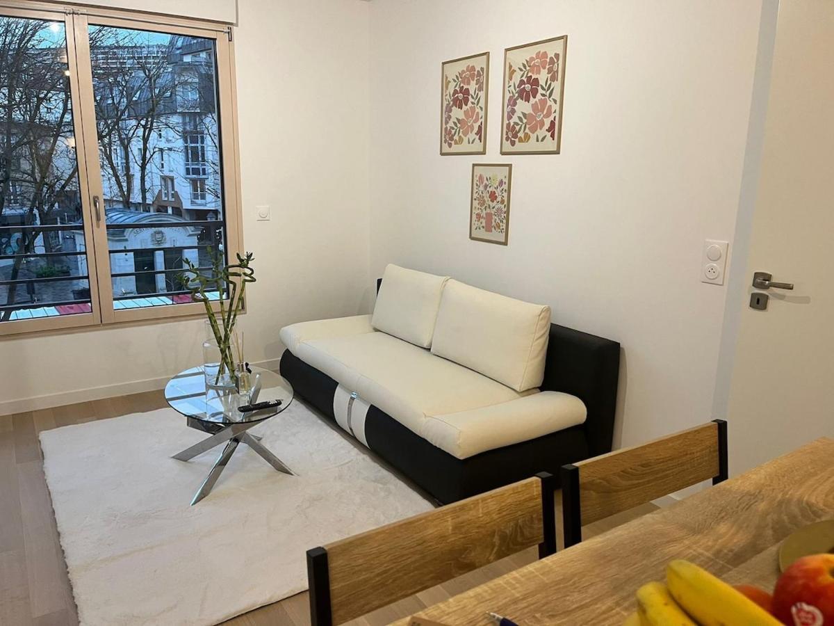 Seemingly Spacious Modern & Bright Chic Apartment Paris