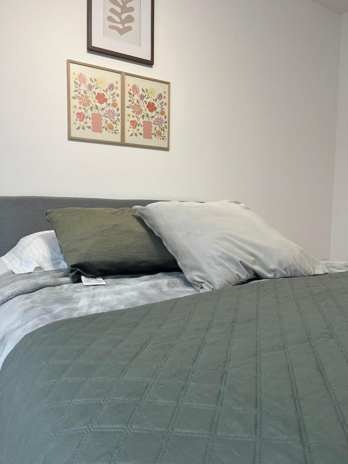 Apartment Seemingly Spacious Modern & Bright Chic *