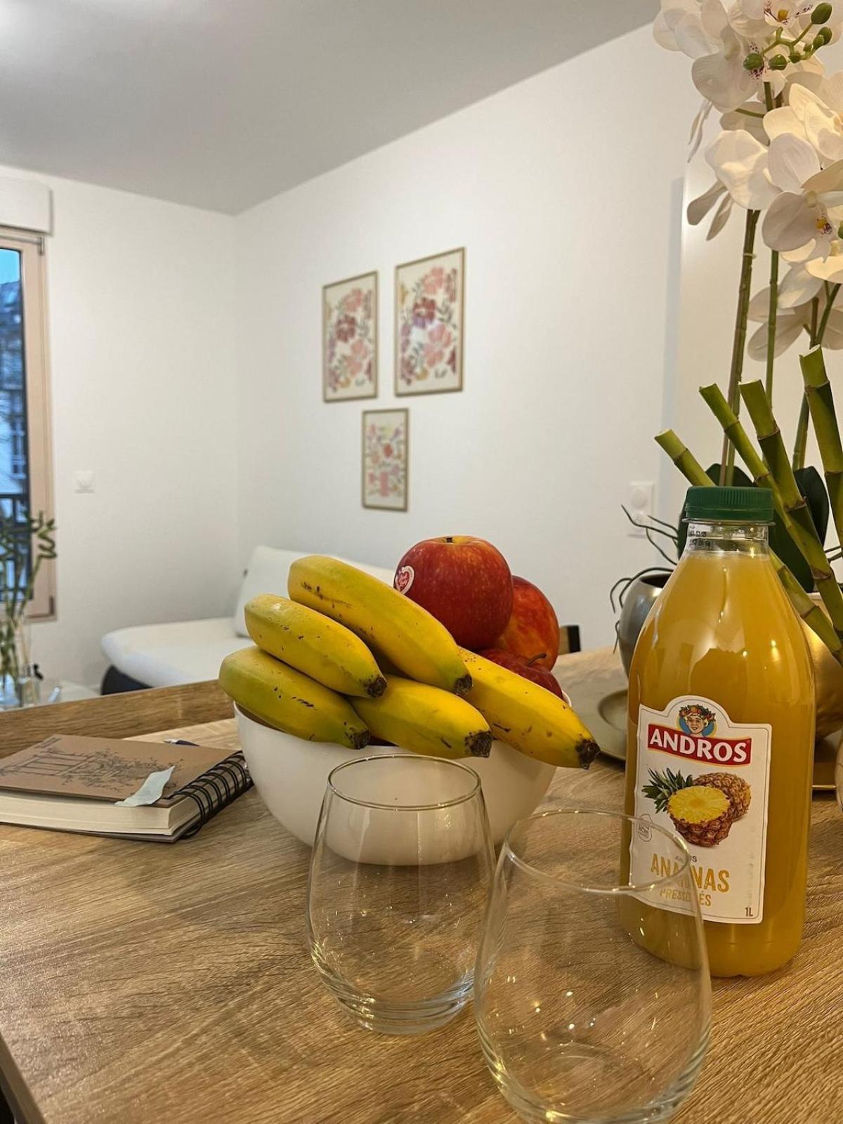 Seemingly Spacious Modern & Bright Chic Apartment *