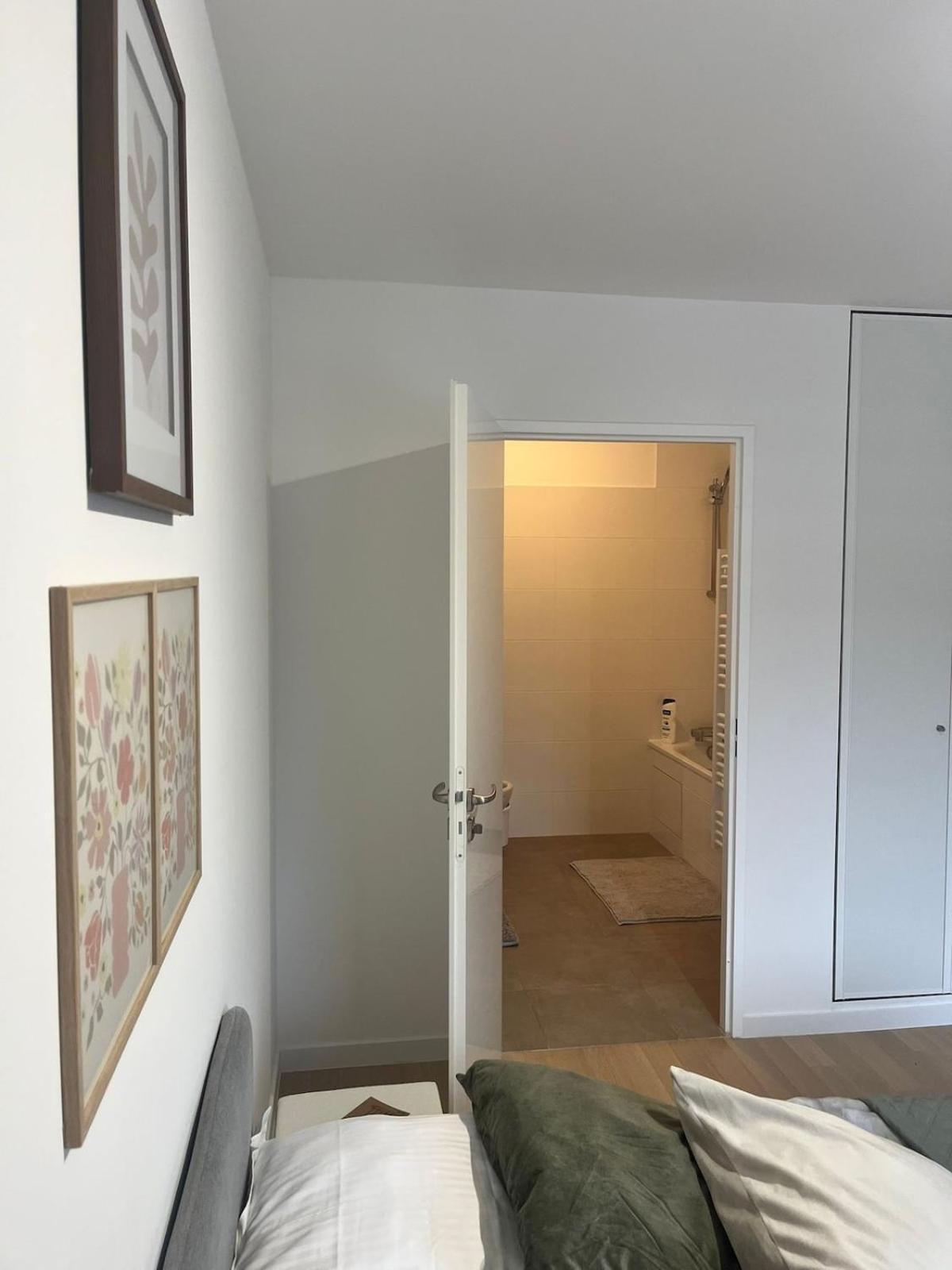 Seemingly Spacious Modern & Bright Chic Apartment Paris