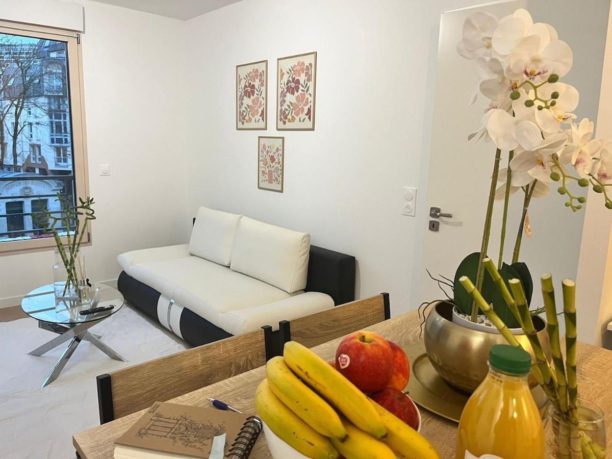Apartment Seemingly Spacious Modern & Bright Chic *