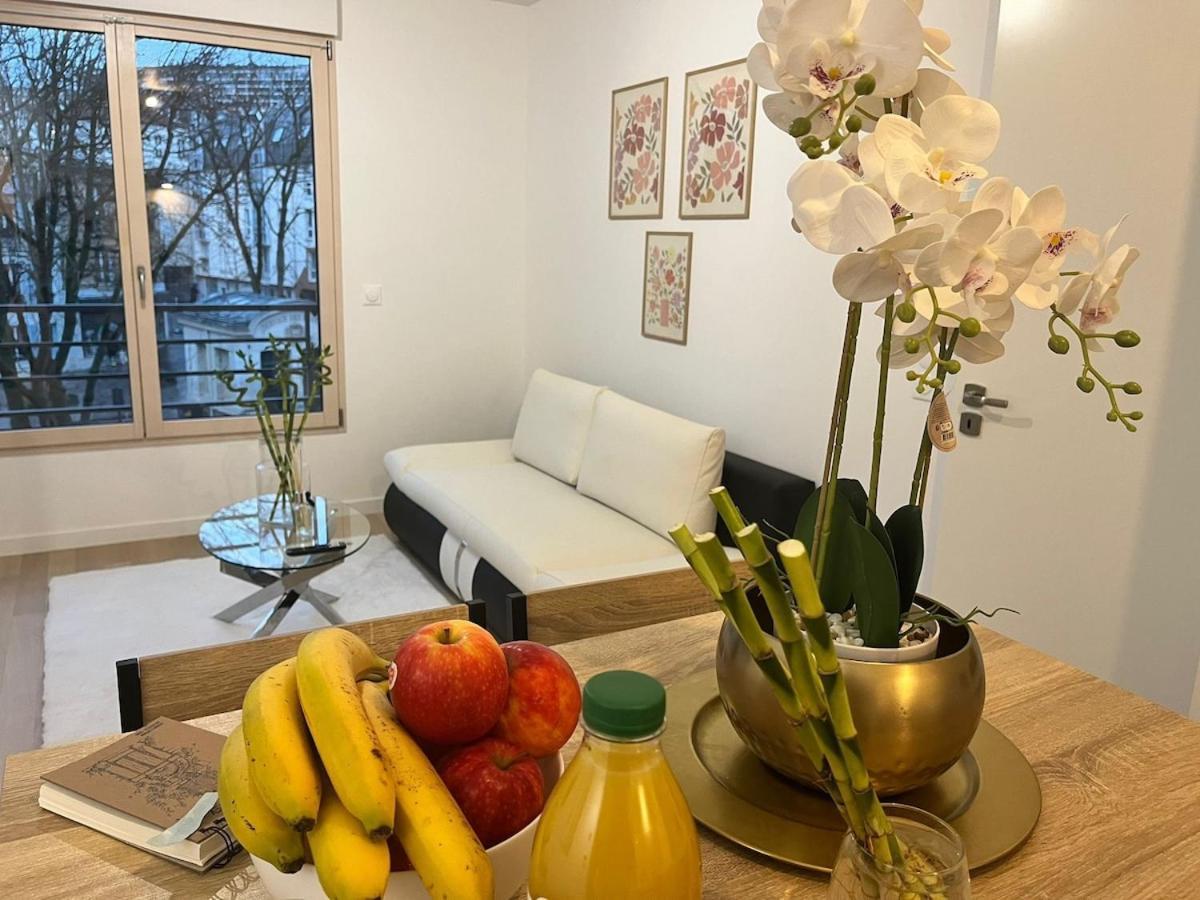Apartment Seemingly Spacious Modern & Bright Chic *