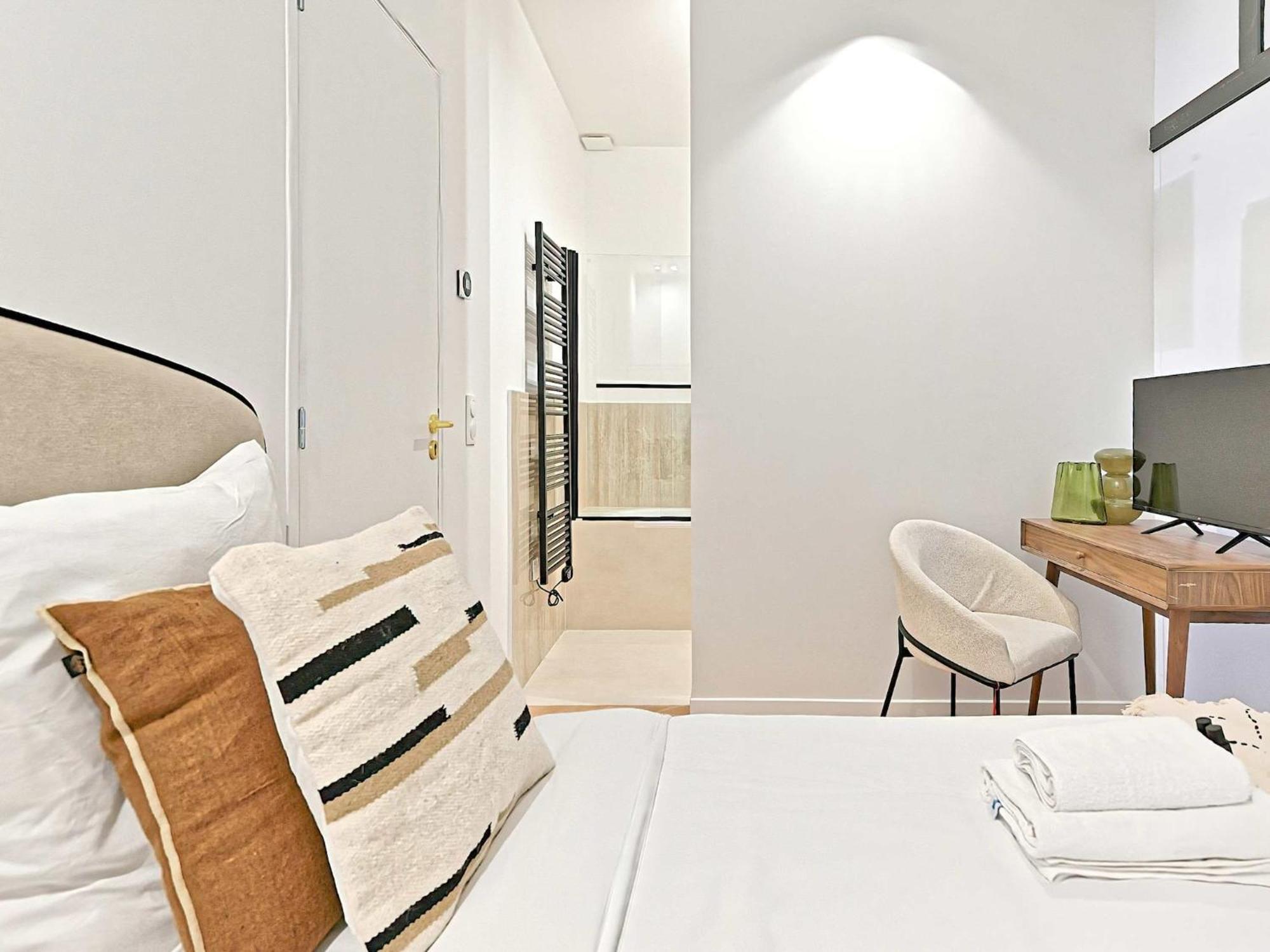 New Flat With Ac Porte Maillot Arc De Triomphe