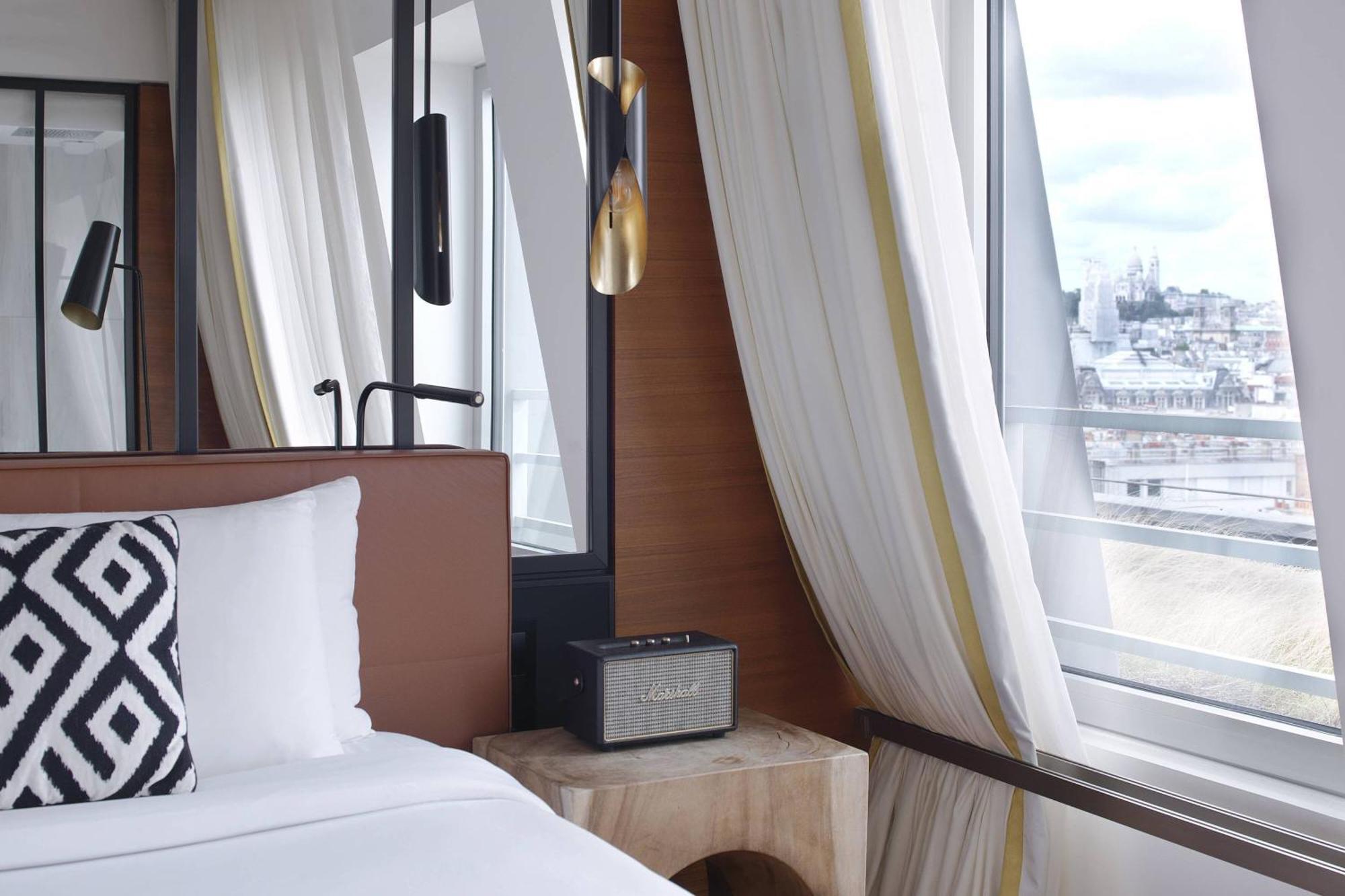 Hotel Renaissance Republique & Paris
