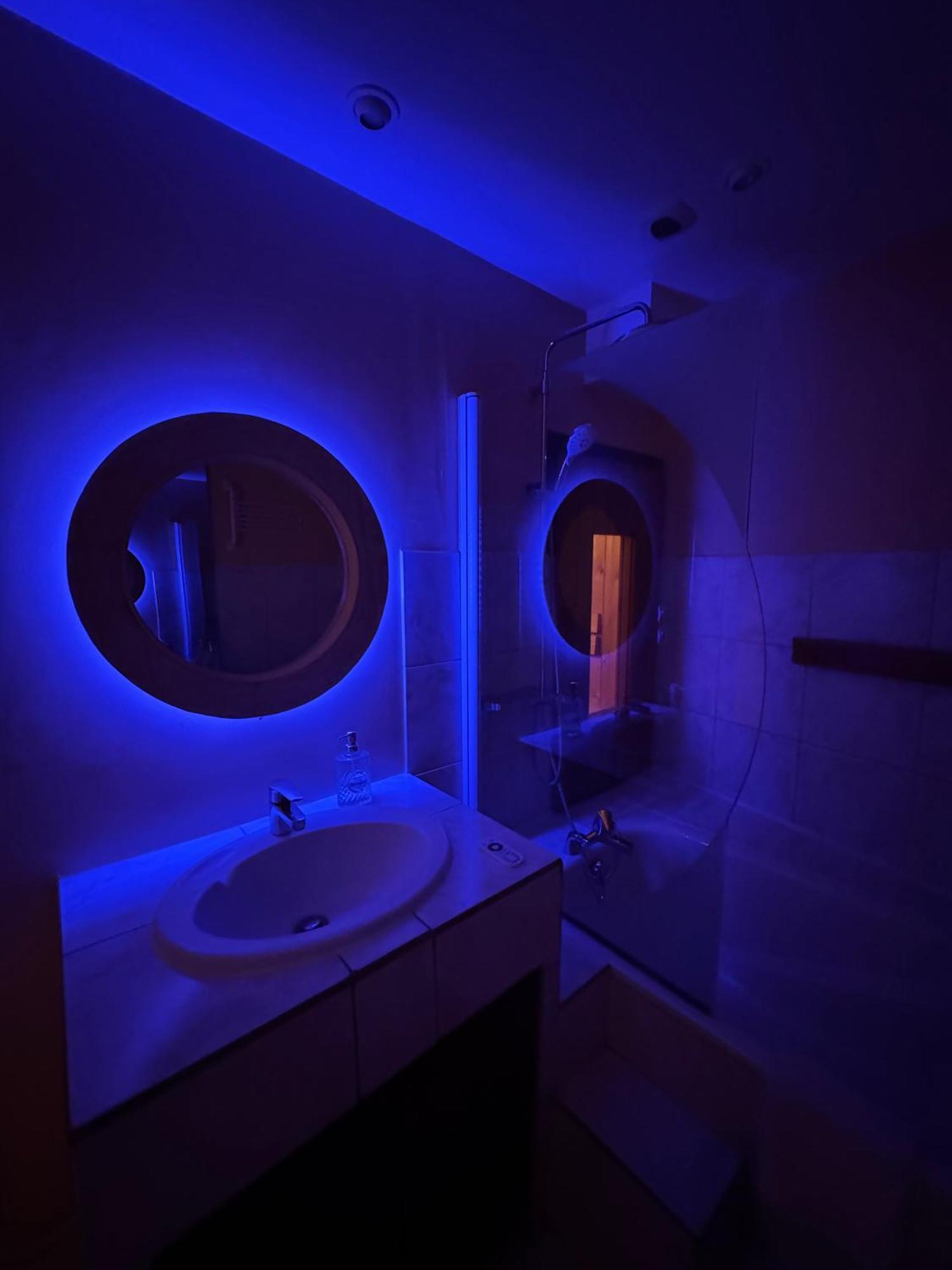 Red Flat Apartment *