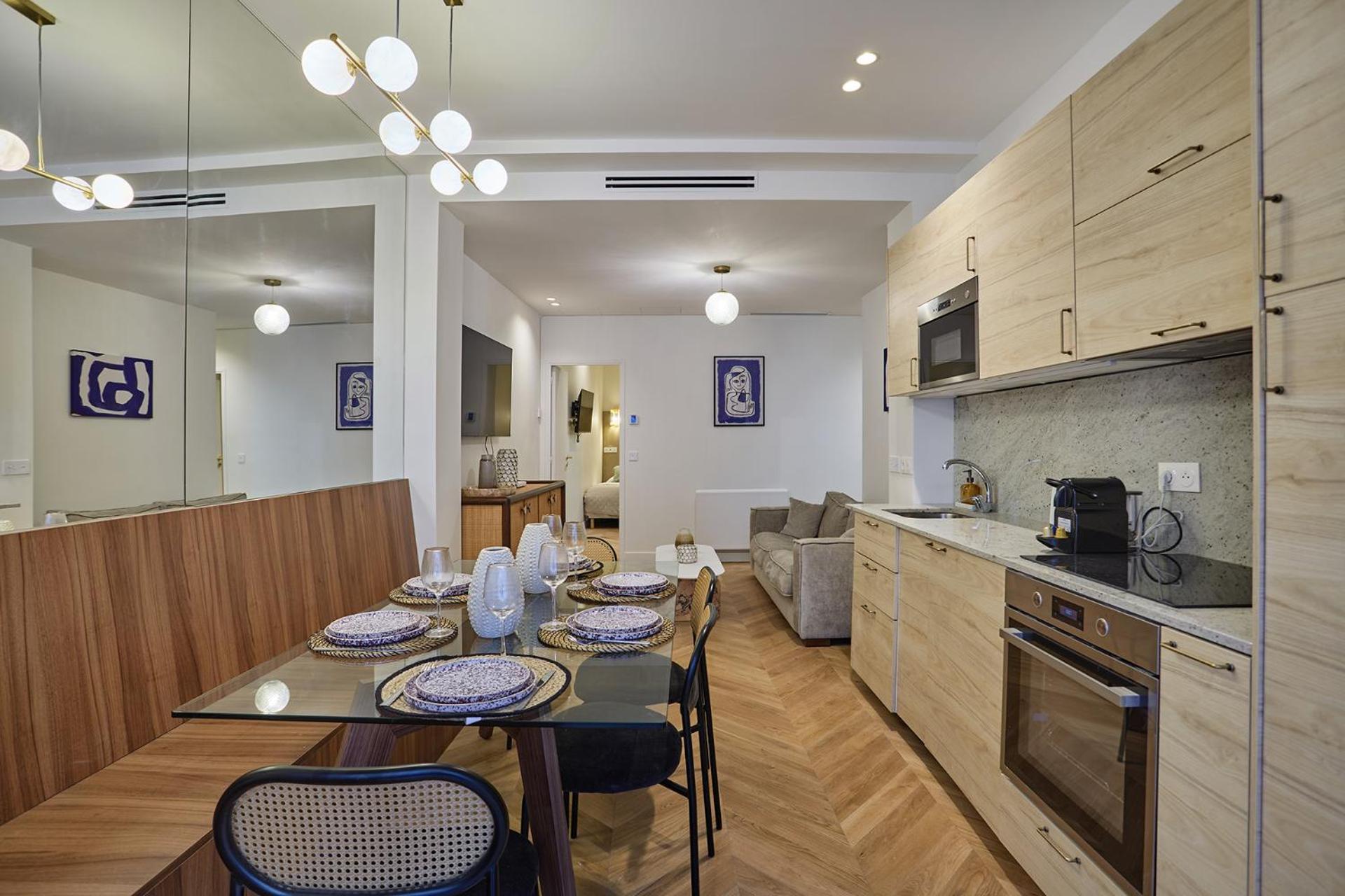 Sublime Air-conditioned Center Of Apartment