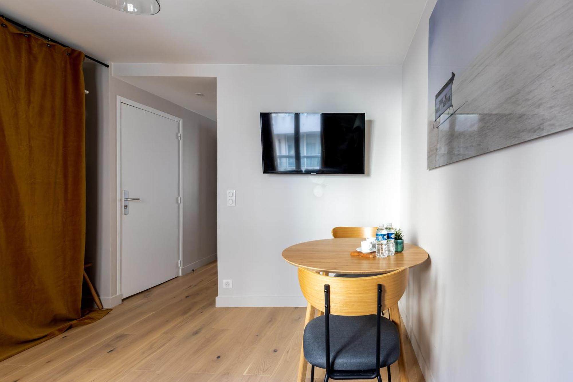 Relax In A Contemporary Designer *