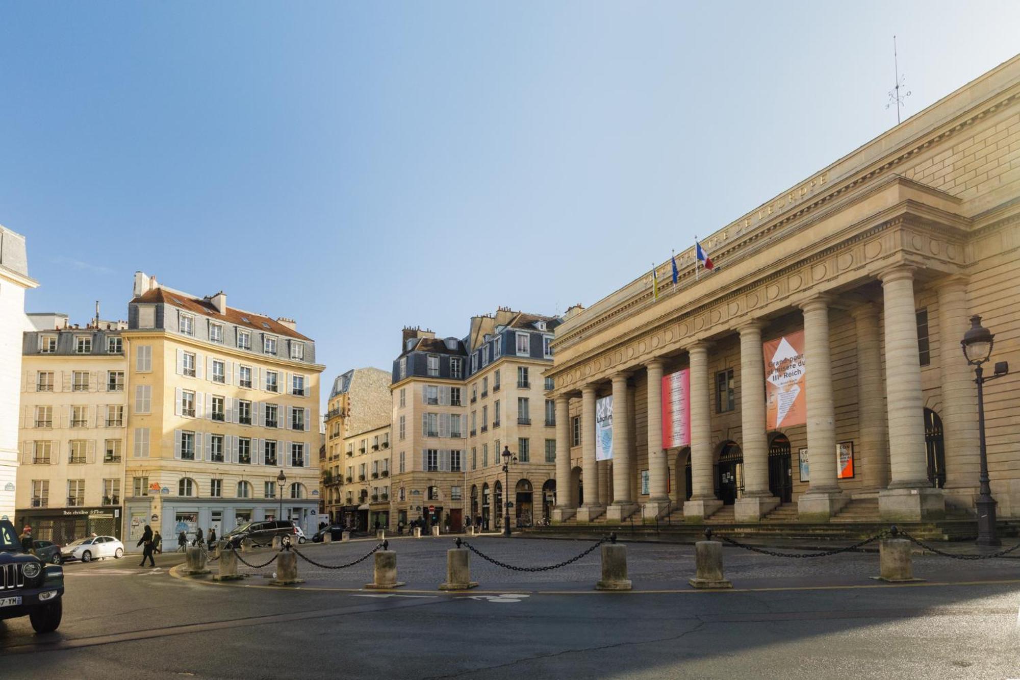 Saint Germain Amazing Odeon Apartment