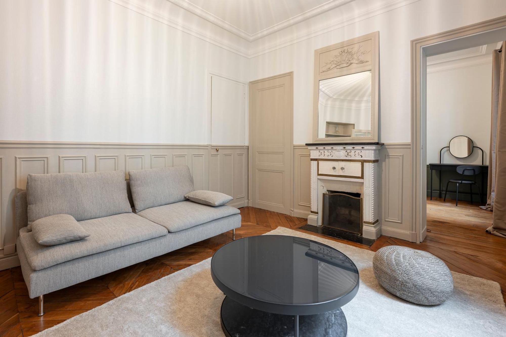 Apartment 2 Bdr Saint Lazare Galeries Lafayette 8 Paris