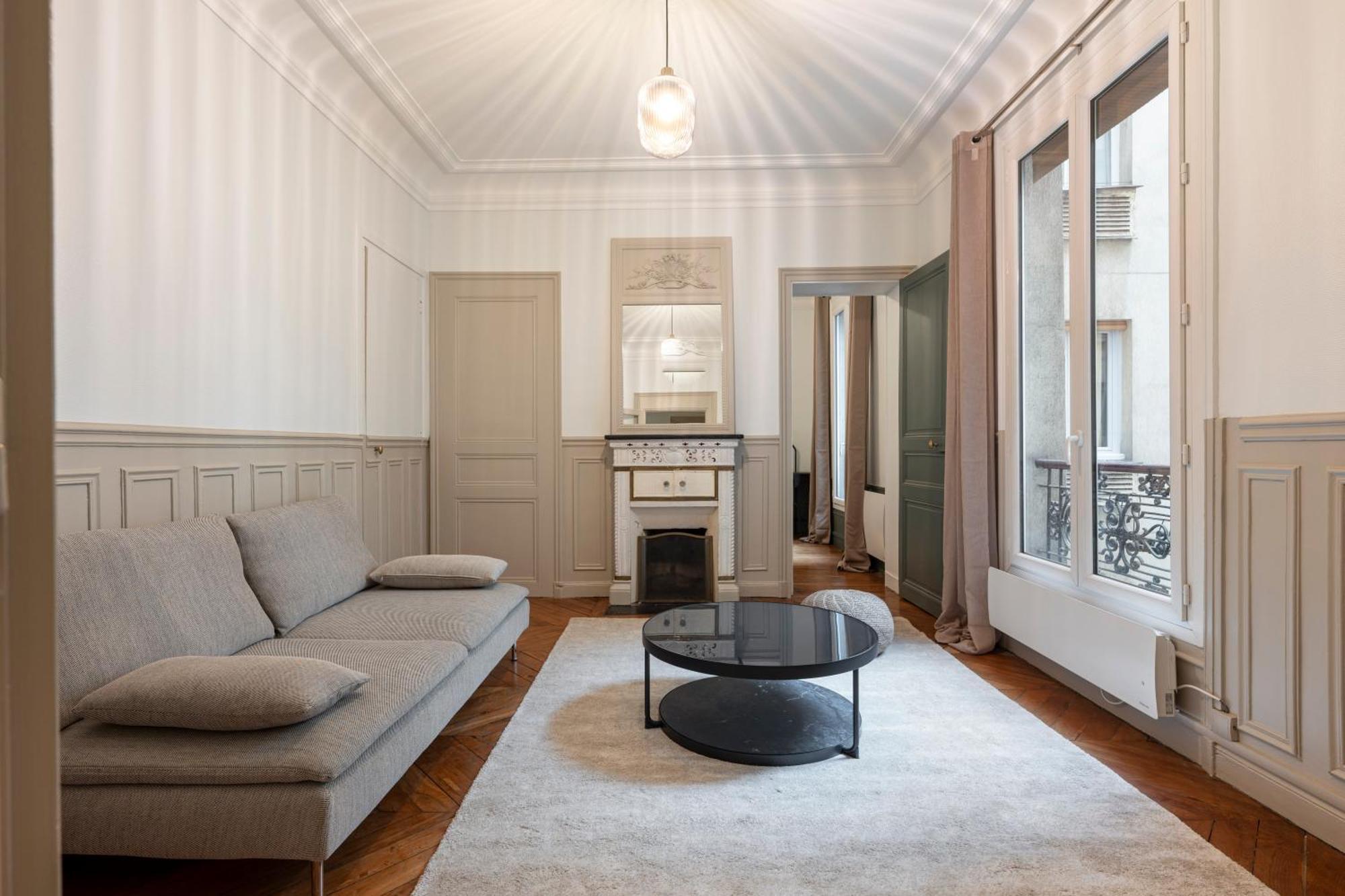 Apartment 2 Bdr Saint Lazare Galeries Lafayette 8 Paris