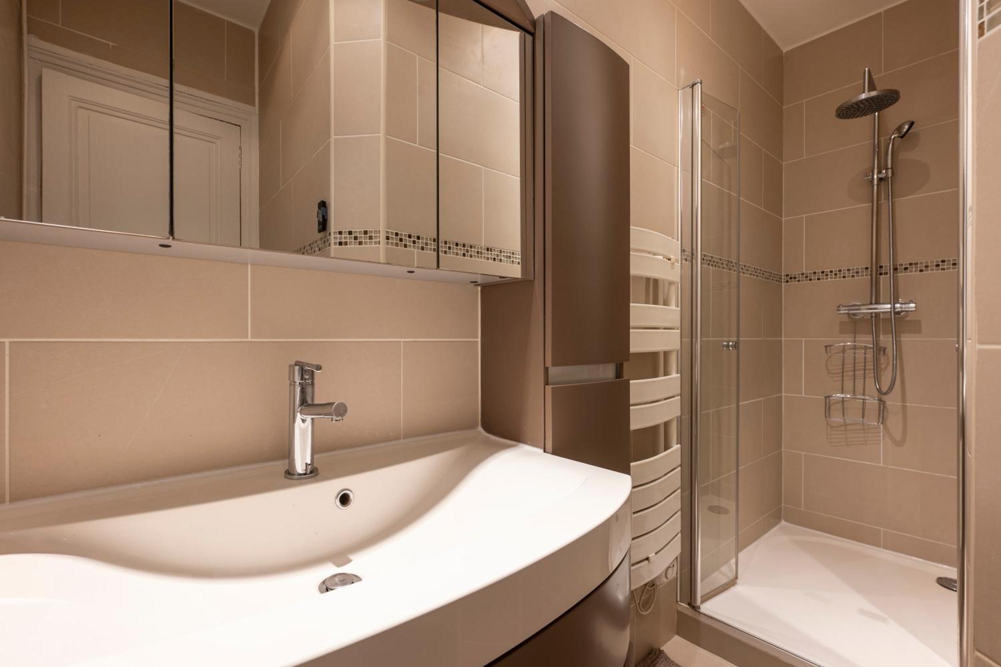 Apartment 2 Bdr Saint Lazare Galeries Lafayette 8 Paris