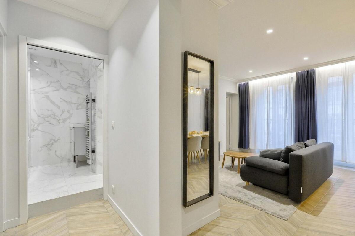 Stylish And New 2br Flat In The Heart Of Apartment Paris