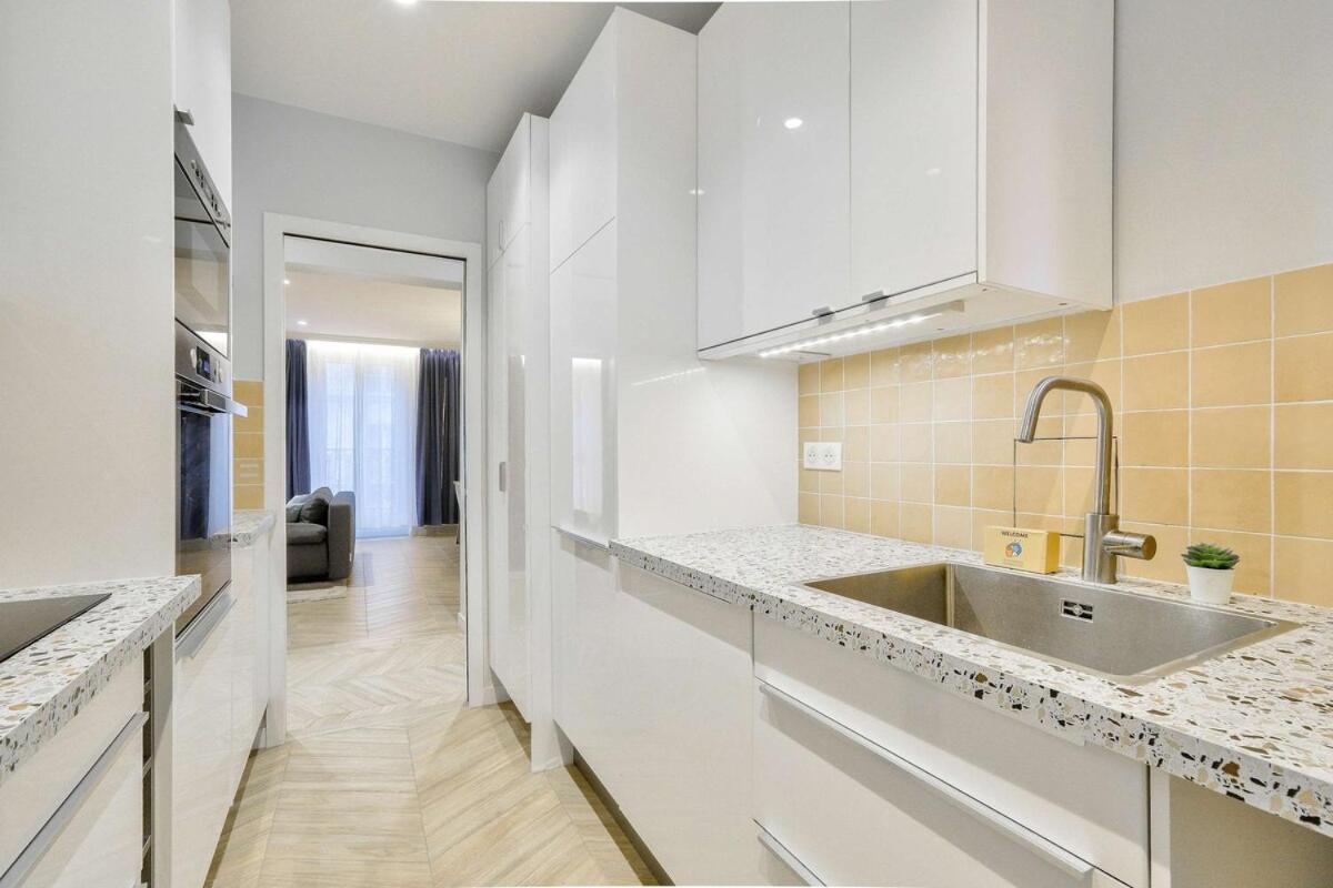 Apartment Stylish And New 2br Flat In The Heart Of Paris