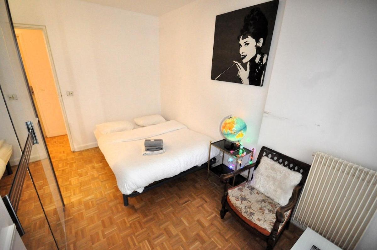 Spacious, Bright With Private Parking * Paris