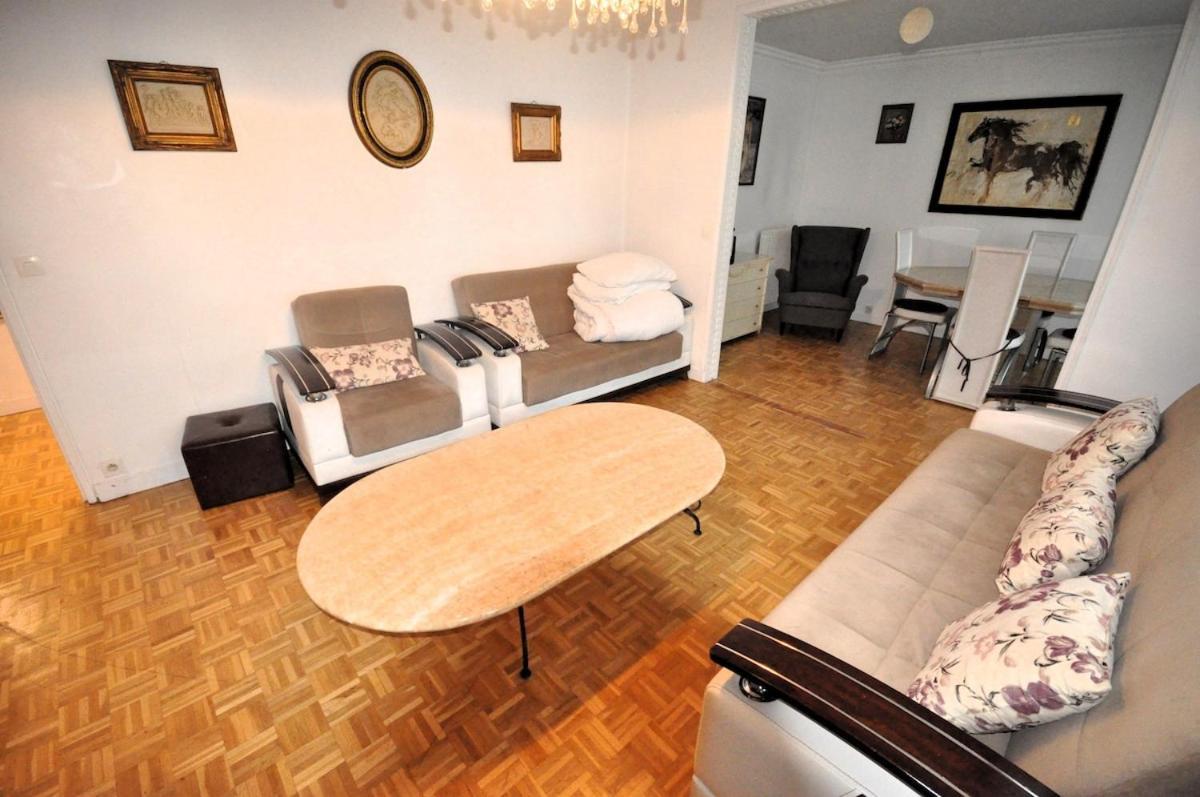 Spacious, Bright With Private Parking Apartment