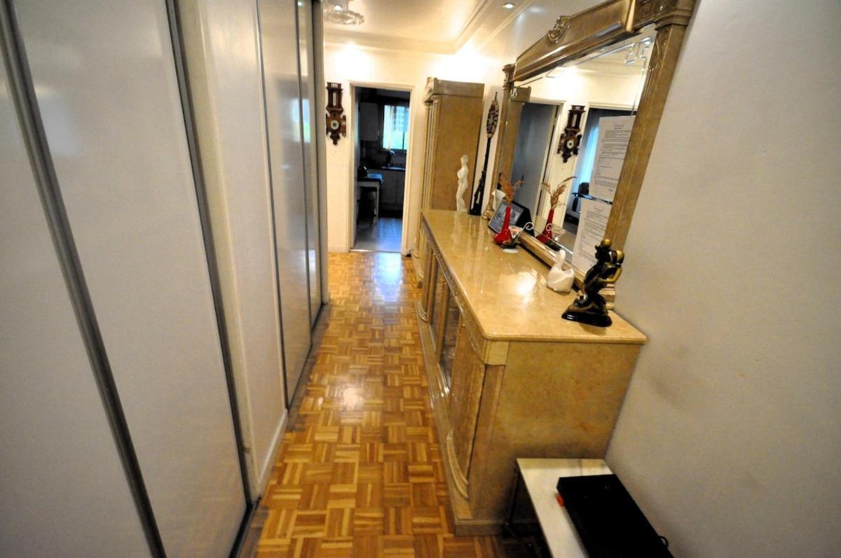 Spacious, Bright With Private Parking Apartment *