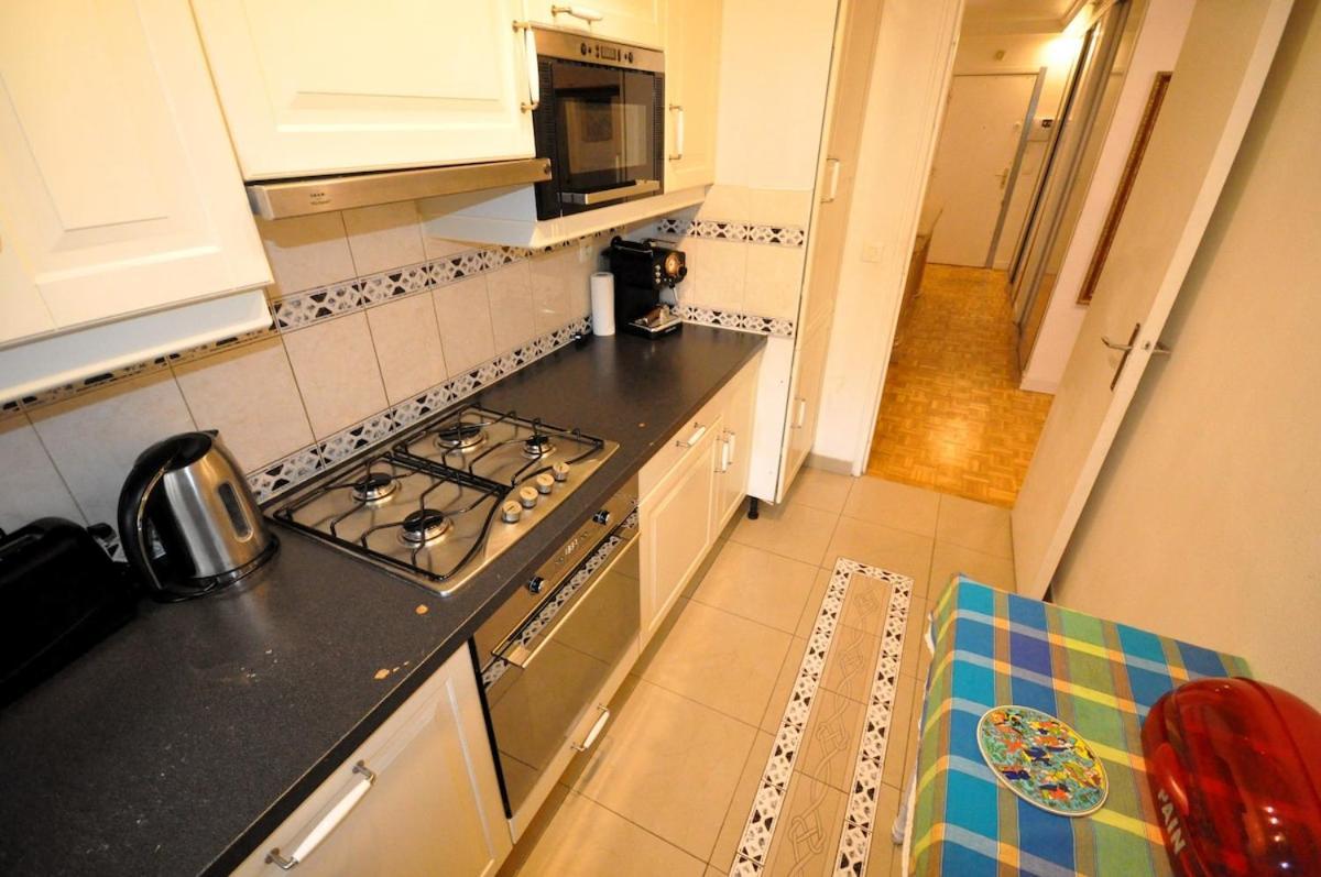Spacious, Bright With Private Parking * Paris