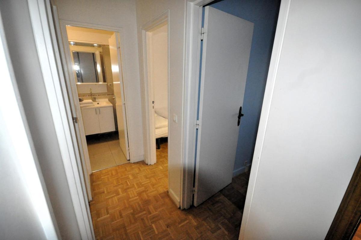Spacious, Bright With Private Parking Paris
