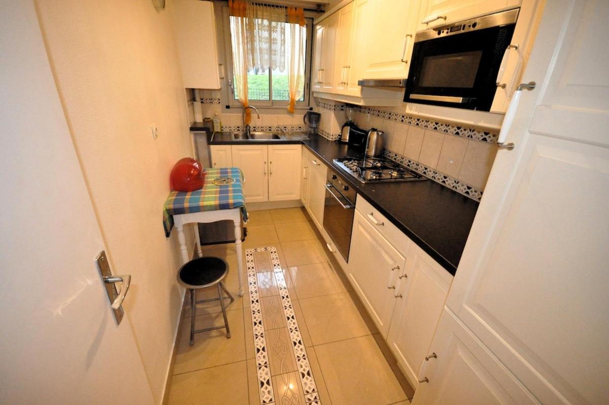 Spacious, Bright With Private Parking Apartment