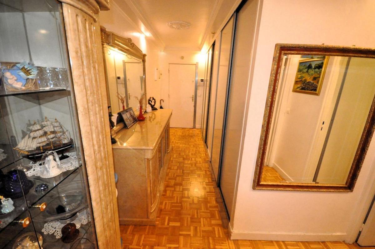 Spacious, Bright With Private Parking Apartment *