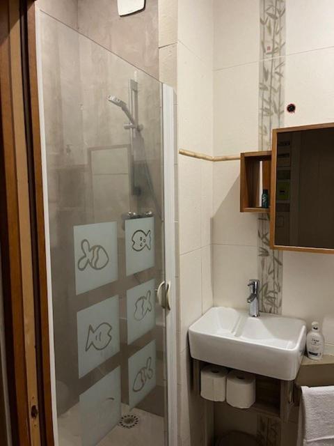 A 20 Eme Apartment Paris