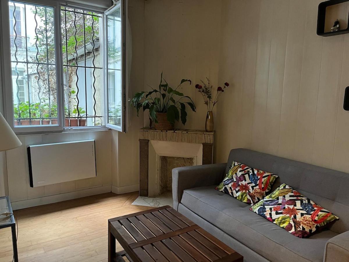 A 20 Eme Apartment Paris